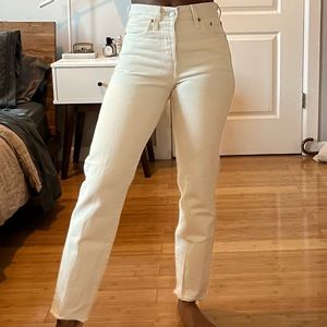 Cream straight leg high waisted vintage inspired Levi’s jeans.